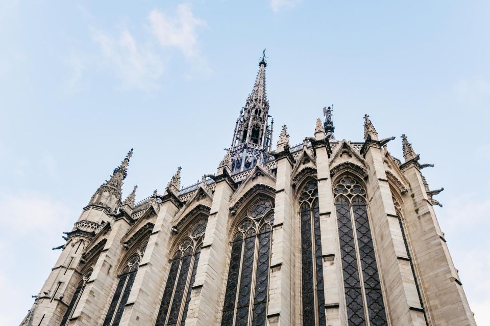 Paris: Ile de la Cité Walking Tour with Sainte-Chapelle - The flower-market stroll to Sainte-Chapelle: your eyes get ready