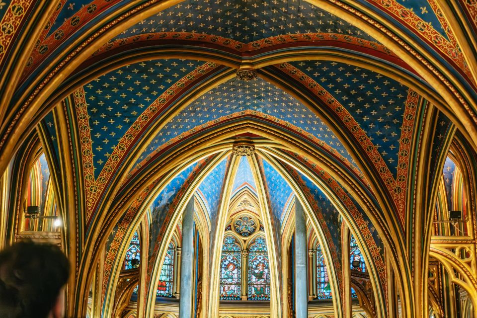 Paris: Ile de la Cité Walking Tour with Sainte-Chapelle - Notre-Dame interior is off the table, but you get a useful alternative