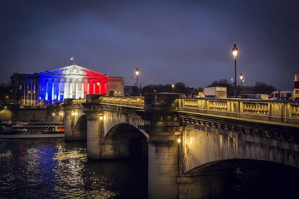 Paris: Illuminated Walking Tour - Timing, walking comfort, and what to bring