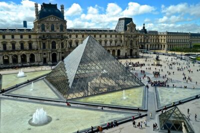 Paris in a Day with Louvre Museum and Seine River Cruise Tickets - The Seine River Cruise: A 1-Hour Reset From the Water