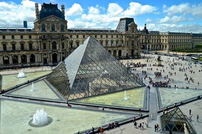 Paris in a Day with Louvre Museum and Seine River Cruise Tickets - The Seine River Cruise: A 1-Hour Reset From the Water