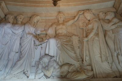 Paris: Invalides Dome - Skip-the-Line Guided Museum Tour - Entering the Hôtel des Invalides courtyard: history you can walk into