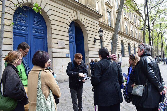 Paris Jewish Heritage: Le Marais & Montmartre Guided Walking Tour - The view of the Mémorial de la Shoah: remembrance in a dense Paris pocket