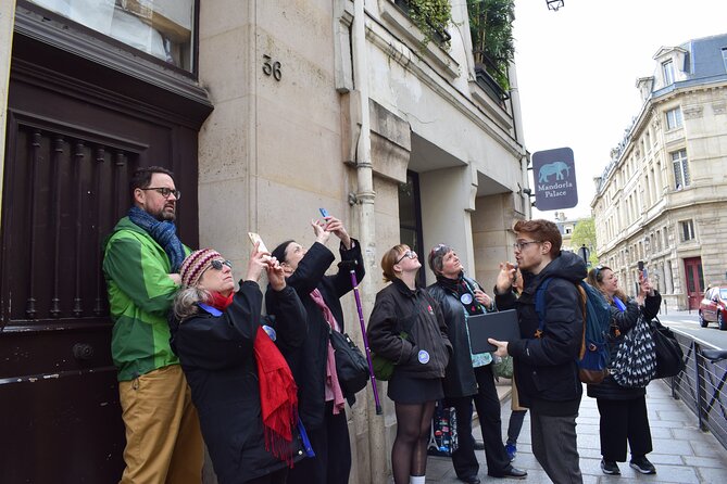 Paris Jewish Heritage: Le Marais & Montmartre Guided Walking Tour - Montmartre transfer: a short ride that breaks the emotional intensity