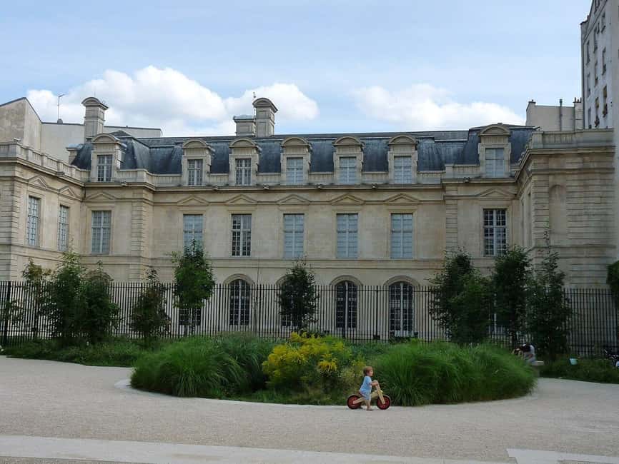 Paris: Jewish Marais District Walking Tour - Anne Frank Garden and the Museum of Jewish History: Memory in Urban Form