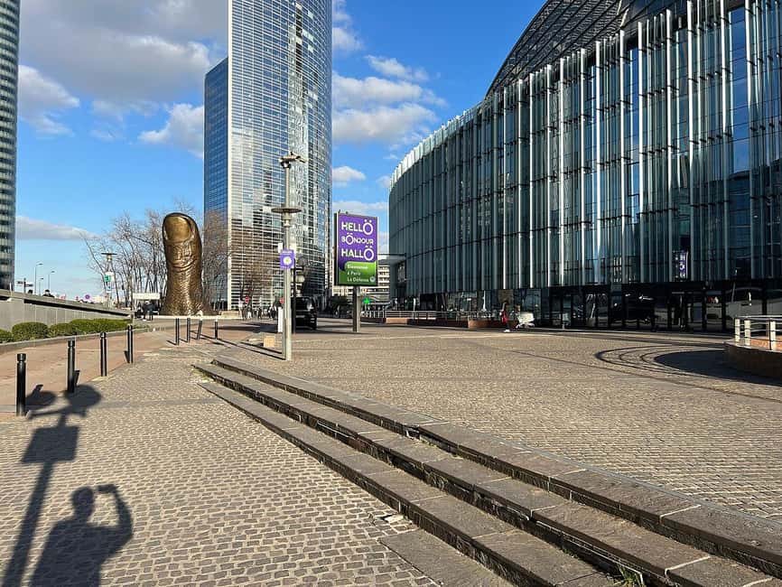 Paris: La Défense Modern District Walking Tour - Avant-garde architecture and what to look for on the sidewalk