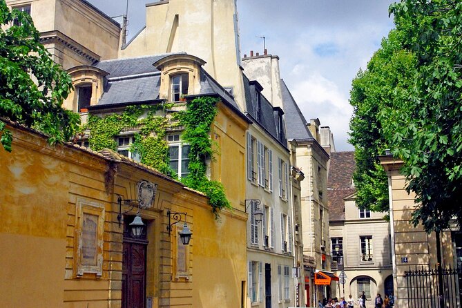 Paris La Marais District Guided Walking Tour - River Break: Crossing Paris’s Oldest Bridge for Views