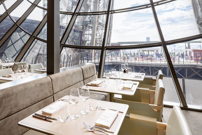 Paris Late Lunch at Eiffel Tower's Madame Brasserie Restaurant - Service and Staff: Friendly, Accommodating, and Occasion-Ready