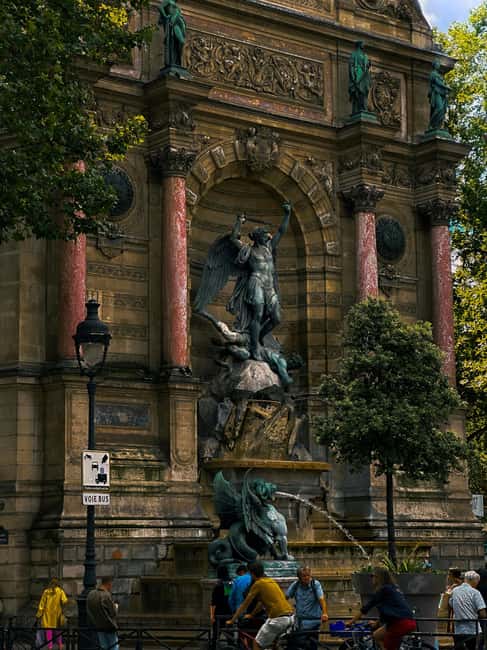 Paris: Latin Quarter Essential Highlights Walking Tour - Shakespeare and Company: the bookshop stop with real atmosphere