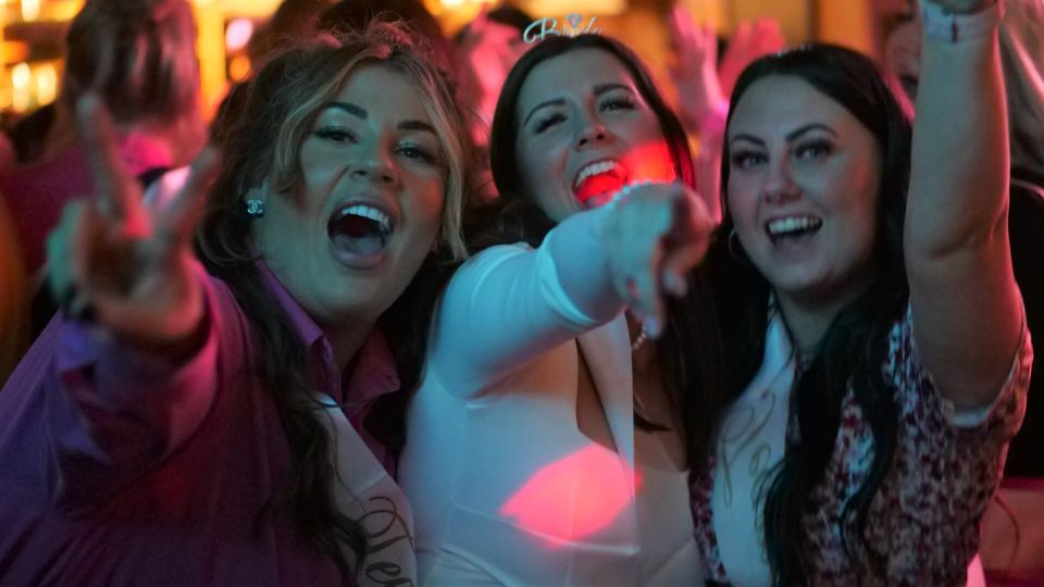 Paris: Latin Quarter Guided Pub Crawl to Bars and Clubs - Price and logistics: is $14 in Paris really a good deal?