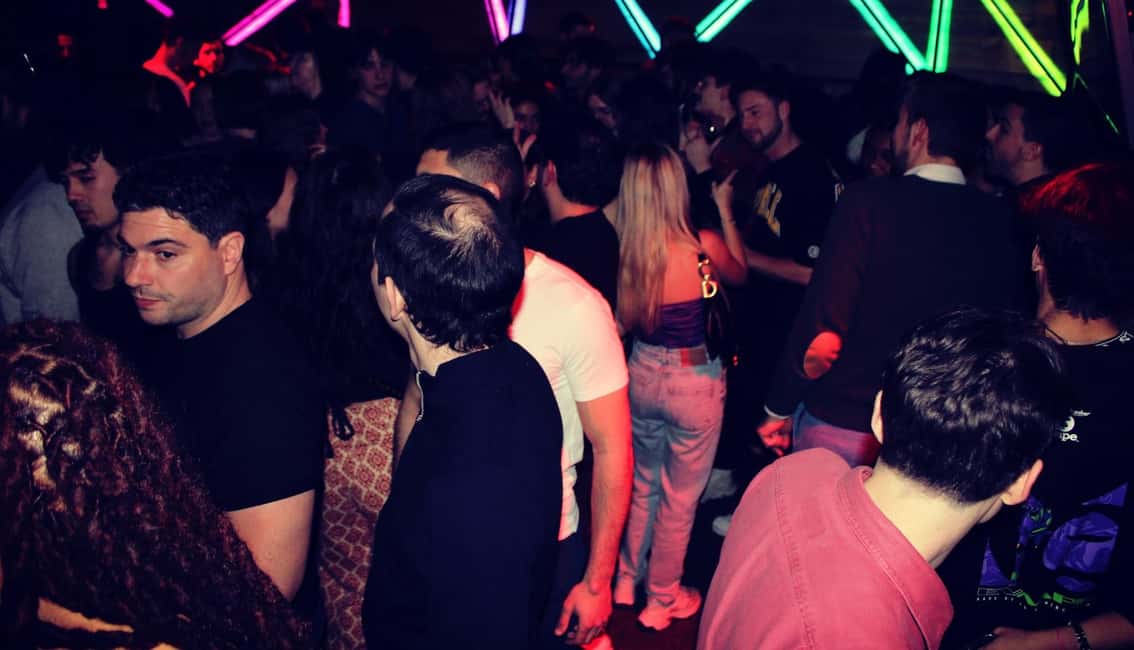 Paris: Latin Quarter Guided Pub Crawl to Bars and Clubs - Free shots, drink discounts, and how the value really plays out