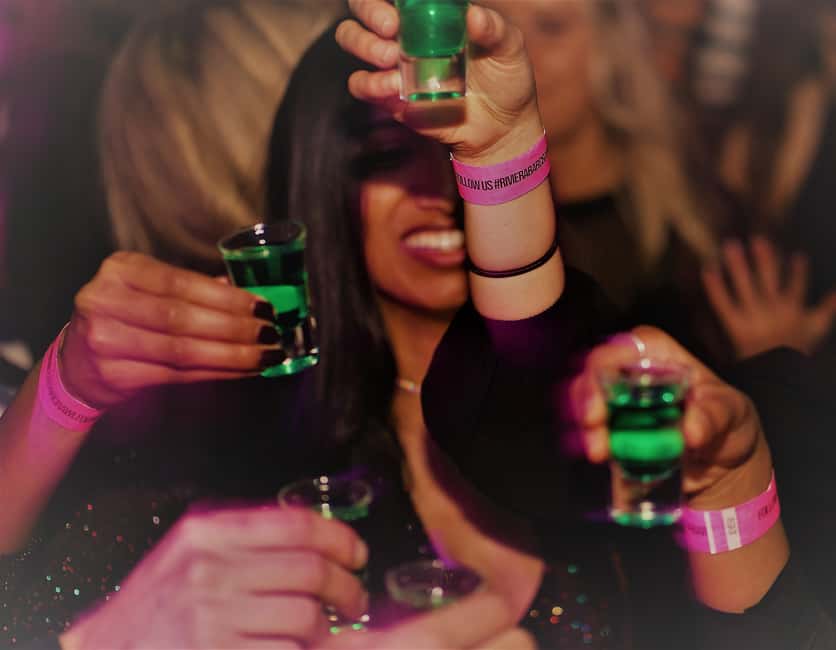 Paris: Latin Quarter Guided Pub Crawl to Bars and Clubs - VIP entry to the final nightclub: what you’re really paying for
