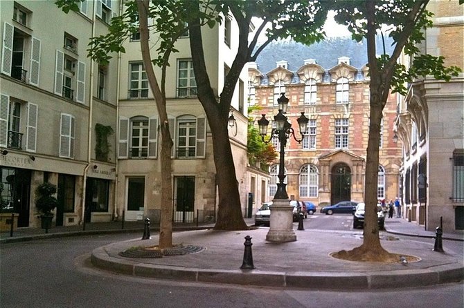 Paris Latin Quarter & Left Bank - History Walk (Small Group Tour) - A smart 2-hour walk across the Left Bank’s biggest eras