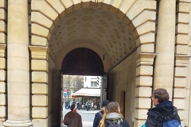 Paris Le Marais Hidden Gems Small Group Tour with Cruise Option - Cloister of Billettes and Impasse des Arbaletriers: medieval Paris in small doses