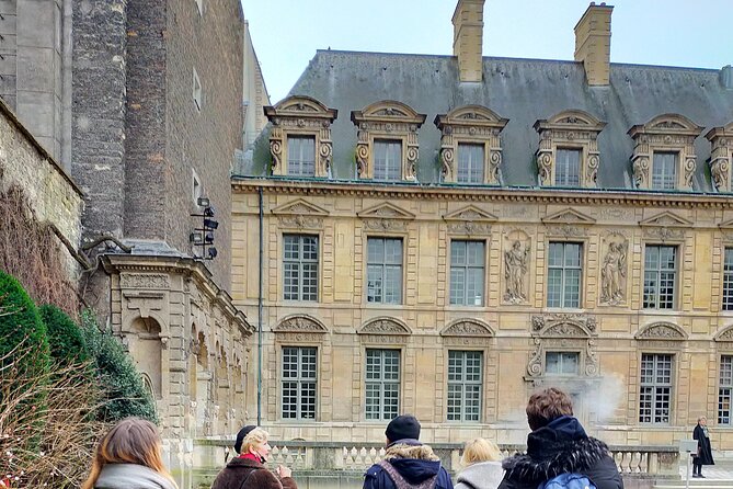 Paris Le Marais Hidden Gems Small Group Tour with Cruise Option - Hôtel de Lamoignon and Musée Carnavalet: history with the right atmosphere
