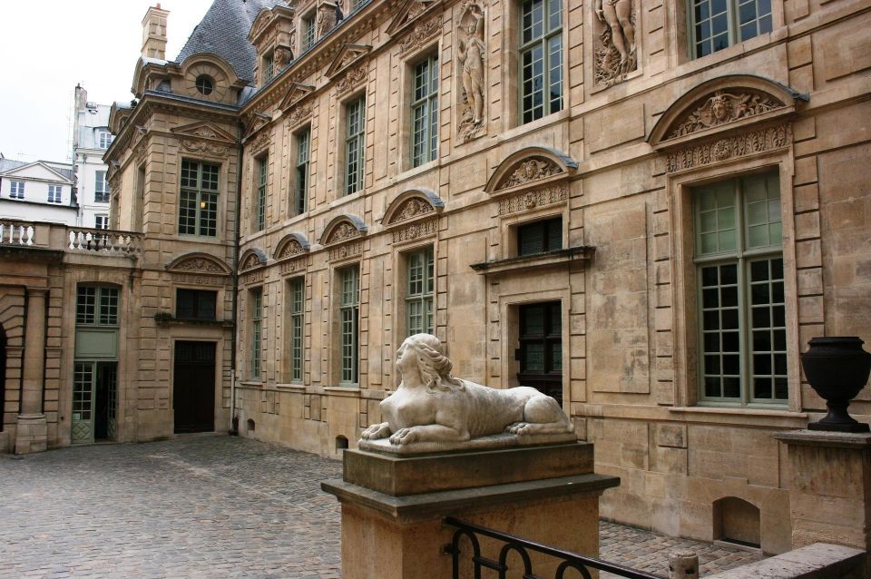 Paris: Le Marais Highlights Guided Small Group Walking Tour - Meeting point, timing, and what to wear (so the tour starts smoothly)