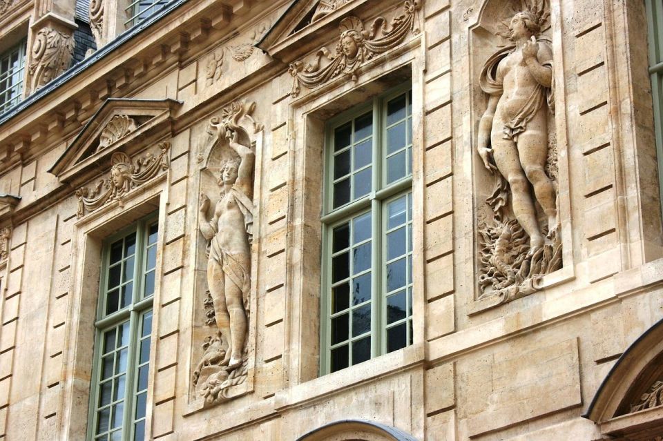 Paris: Le Marais Highlights Guided Small Group Walking Tour - Holocaust memorial stop and Place de l’Hôtel de Ville finish: the emotional bookends