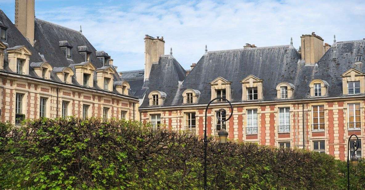 Paris: Le Marais Highlights Guided Small Group Walking Tour - Place des Vosges: the calm green start that makes the rest make sense