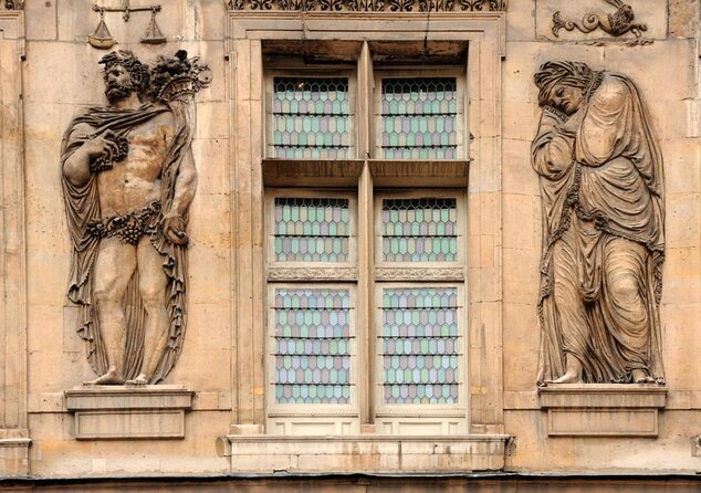 Paris Le Marais Historical Walking Tour with Wine and Cheese Tasting - Village Saint-Paul: Shops, Art, and That Quiet-But-Not-Empty Feeling