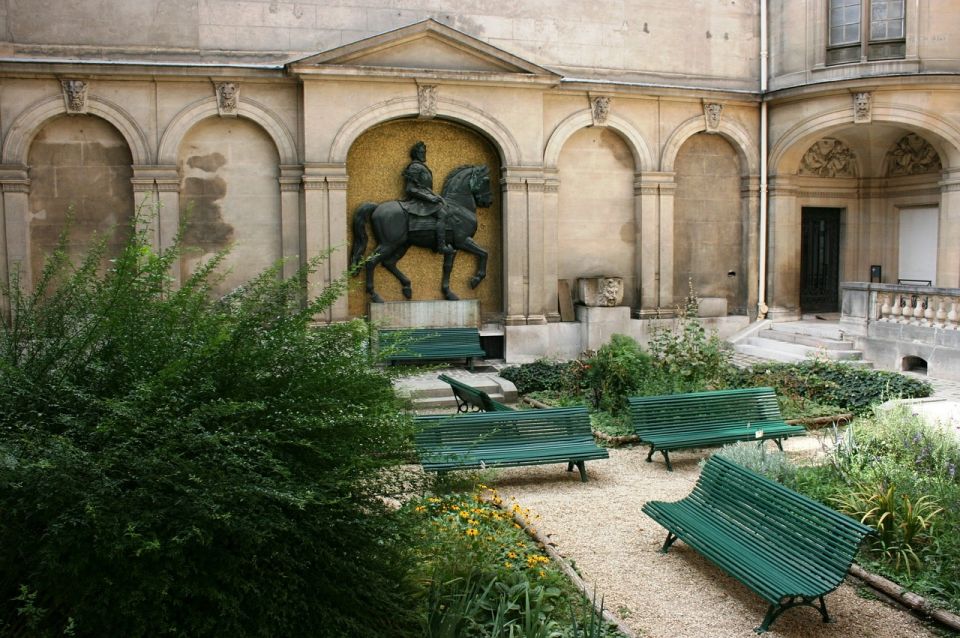 Paris: Le Marais Walking Tour - Center Pompidou and the thrill of seeing the building’s outsides