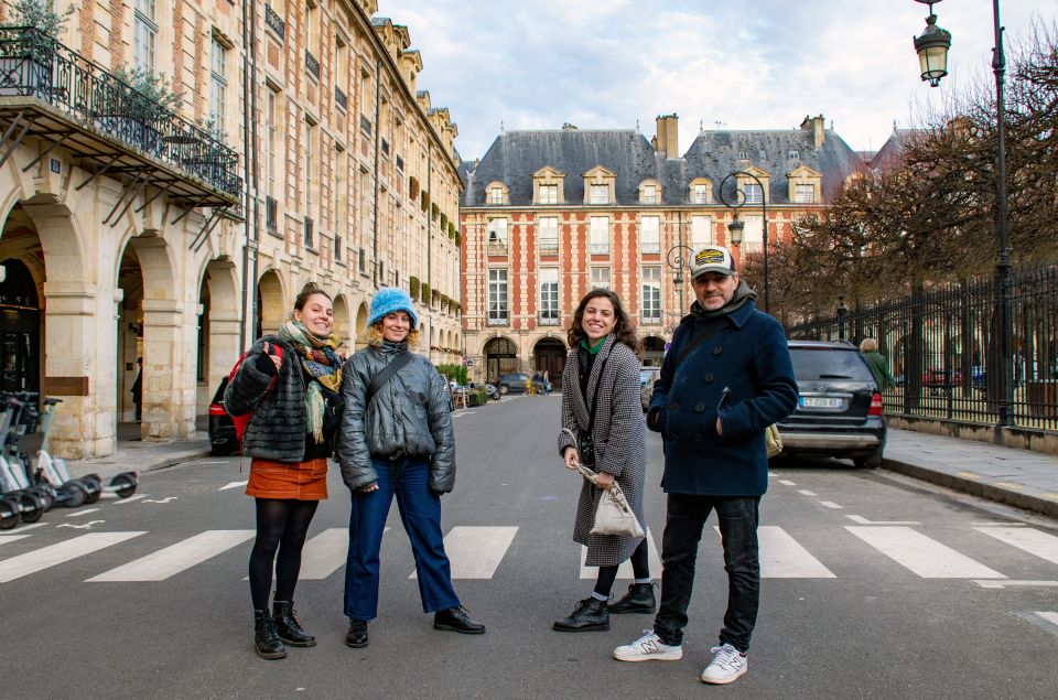 Paris Le Marais Walking Tour: Small Group Experience - Hôtel de Sully and the art of reading side streets