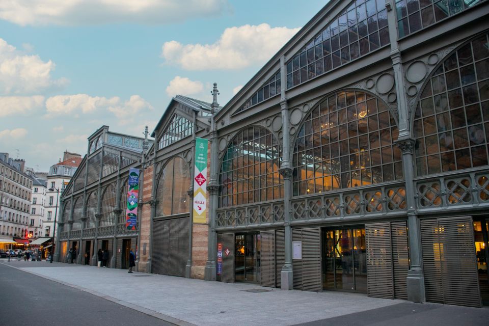 Paris Le Marais Walking Tour: Small Group Experience - Hôtel de Ville and Paroisse Saint-Paul Saint-Louis: closing with big landmarks