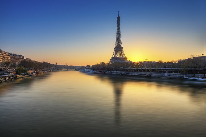 Paris Lights Evening Bus Tour with Eiffel Tower Summit Option - Trocadéro at Night: Where the Eiffel Tower Photo Moment Happens