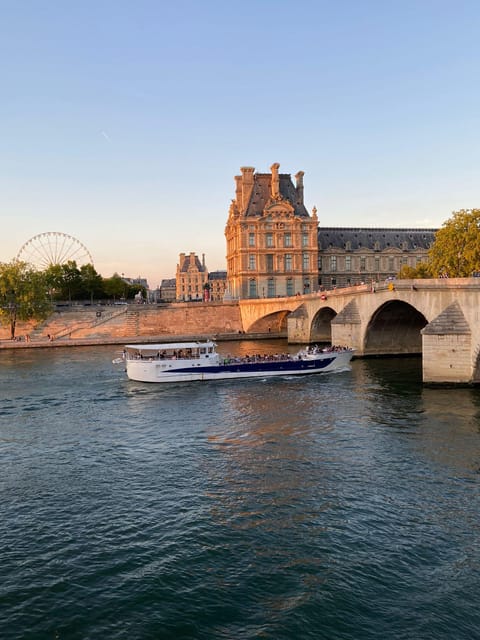 Paris: Live Guided Cruise with Crepe and Soft Drink - A 100% electric boat makes the Seine feel easier