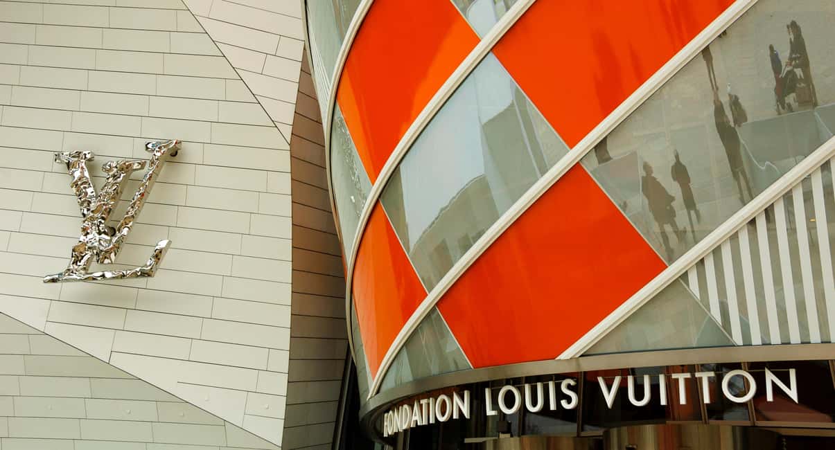 Paris: Louis Vuitton Foundation Exterior Tour with Entry - Quick take: VIP value in one short session