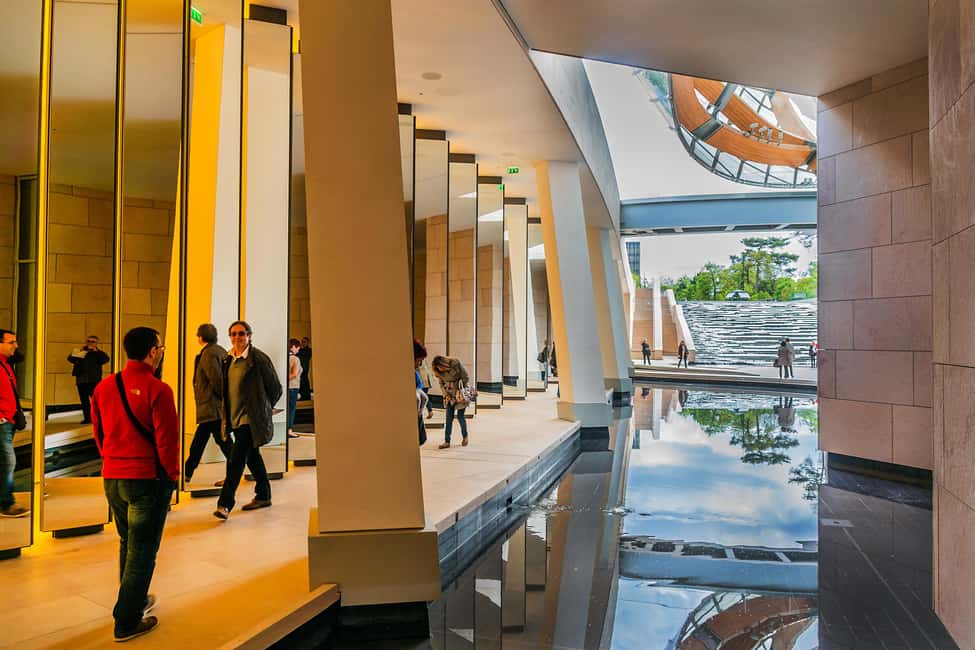 Paris: Louis Vuitton Foundation Exterior Tour with Entry - Getting there right: Le Séquoia Café and the One Journey sign