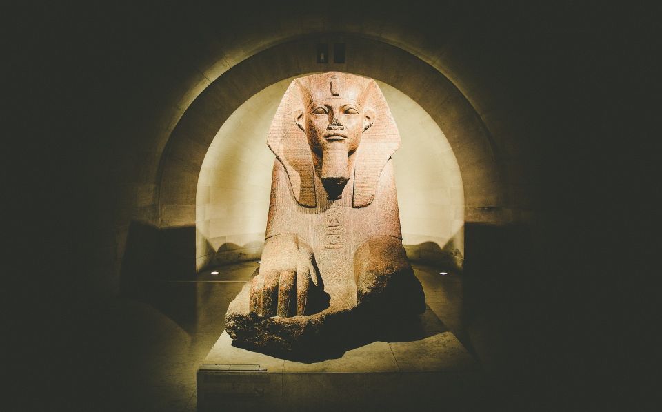 Paris: Louvre Masterpieces Private Tour with Reserved Entry - Louvre history you can feel: from Hundred Years’ War to Revolution