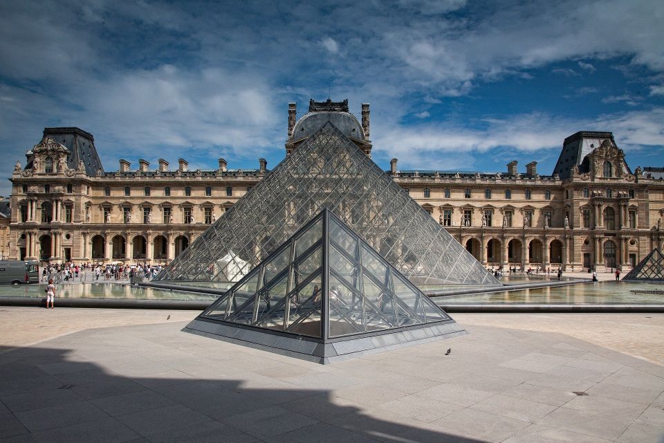 Paris: Louvre Masterpieces Private Tour with Reserved Entry - Winged Victory: why the guide’s framing matters