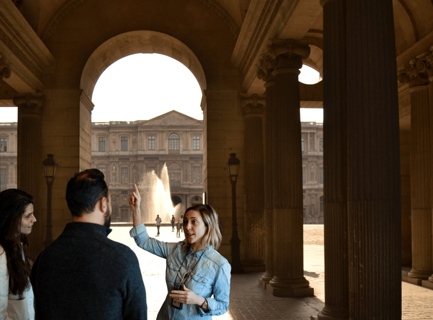 Paris: Louvre Museum and Mona Lisa Evening Private Tour - Venus de Milo: a guided look that’s about angles