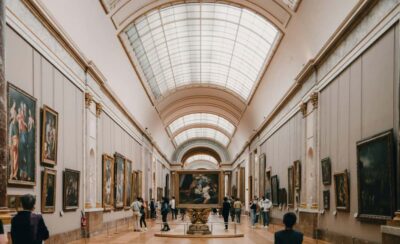 Paris: Louvre Museum Fast Entry and Hop-On Hop-Off Bus Tour - Skip-the-line Louvre entry plus a Mona Lisa escort