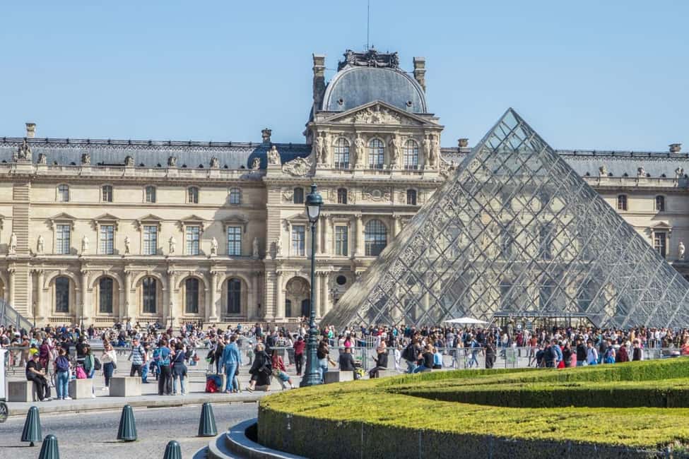 Paris: Louvre Museum Fast Entry and Hop-On Hop-Off Bus Tour - Hop-on hop-off bus: the smartest way to connect Paris sights