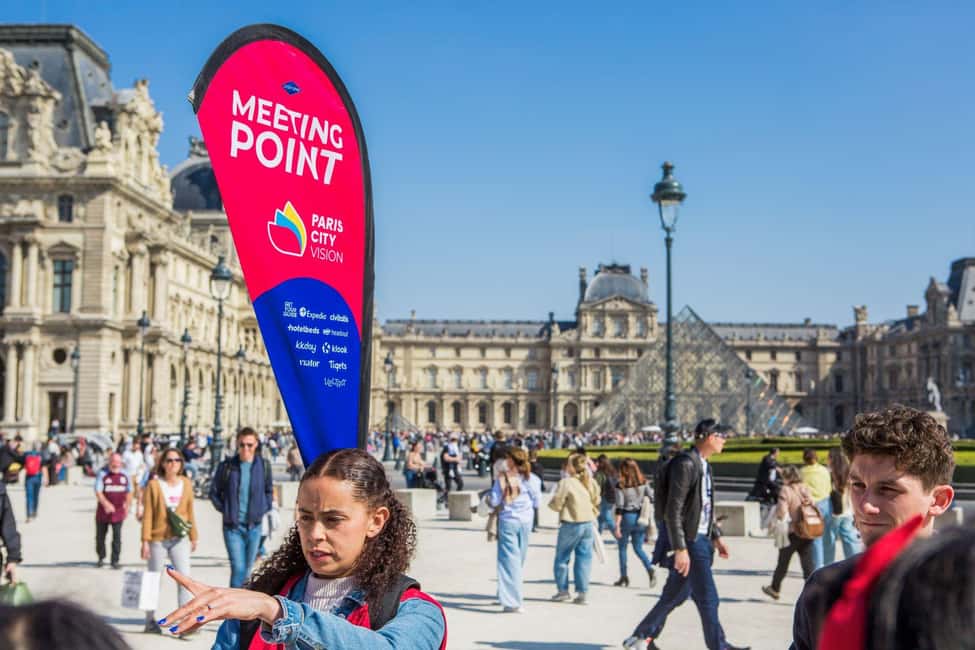 Paris: Louvre Museum Fast Entry and Hop-On Hop-Off Bus Tour - Notre-Dame area to the Eiffel Tower: plan your best hop