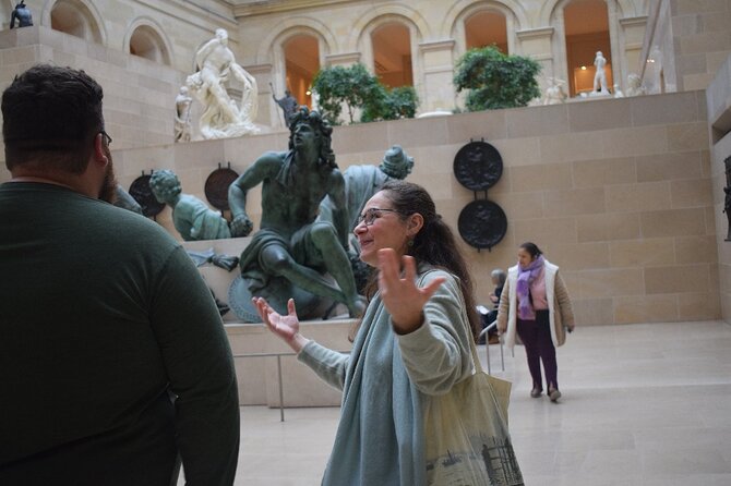 Paris : Louvre Museum Guided Tour with Pre-Booked Tickets - Licensed Guides, Headphones, and Staying With the Group