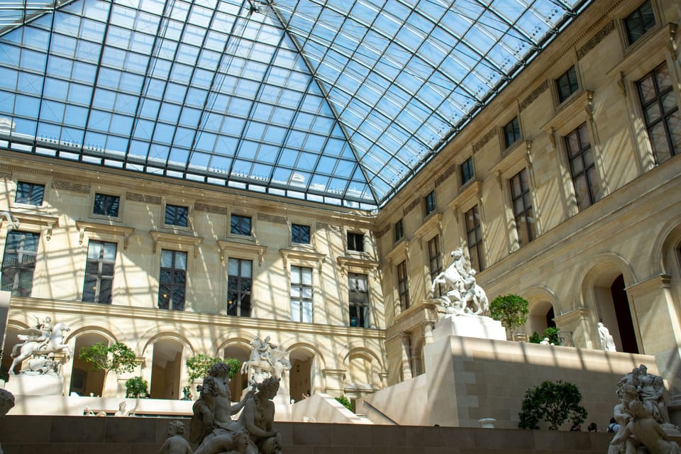 Paris: Louvre Museum Highlights Small-Group Guided Tour - Skip the Ticket Line, Not Security: Timing and Practical Tips