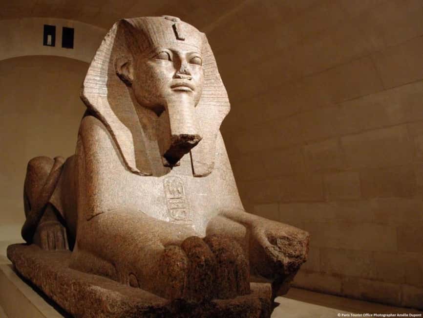 Paris: Louvre Museum Hosted Entry & Masterpieces Audio Guide - What slows you down (and what the rules mean for you)