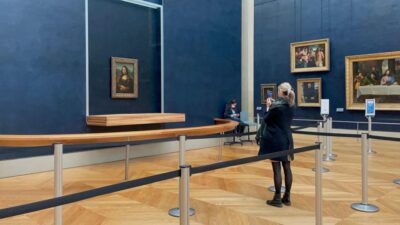 Paris: Louvre Museum Mona Lisa First Viewing Semi-Private - Meeting at the Louvre Pyramid: how to avoid the first snag