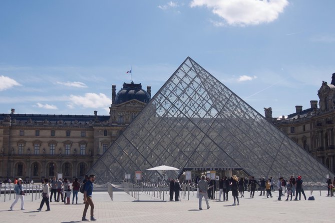 Paris Louvre Museum Must-Sees Guided Tour - Stop 2 at the Pyramide du Louvre: keeping your bearings while you see more
