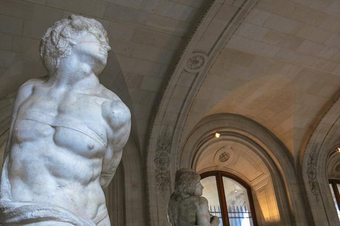 Paris Louvre Museum Must-Sees Guided Tour - Headsets + group size: how you stay together in the crowd