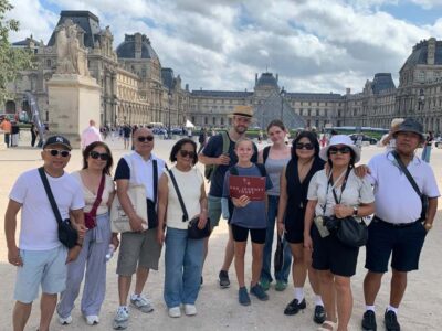 Paris: Louvre Museum Timed Entry Ticket & Pop Culture Tour - Meeting at the Louvre Pyramid: where to stand and how to avoid confusion