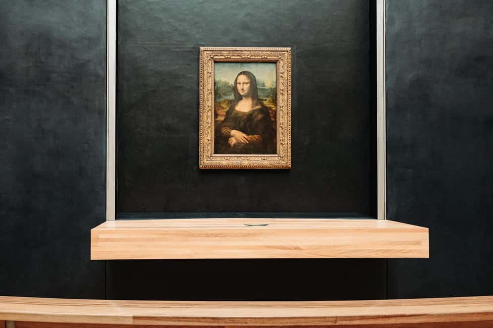 Paris: Louvre or Orsay, Eiffel Tower, City Walk & Cruise - Entering the Louvre for the Mona Lisa and more