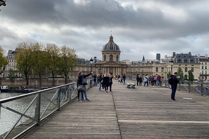 Paris & Louvre Semi Private or Private Tour with Île de la Cité - What the guide actually does for you in the Louvre