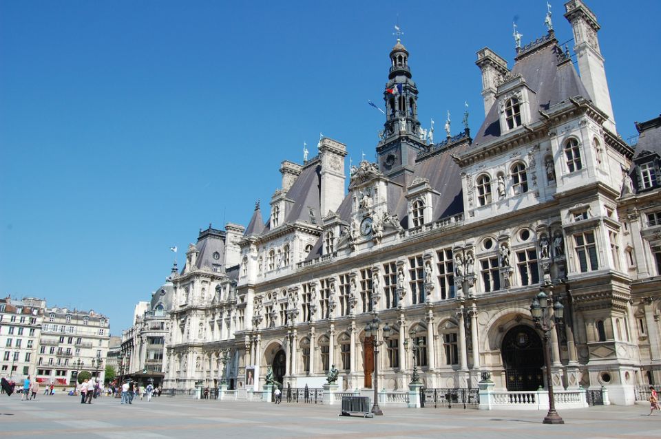 Paris Marais Quarter 2-Hour Private Walking Tour - Hôtel de Ville: opulence, civic power, and the neighborhood’s big swings