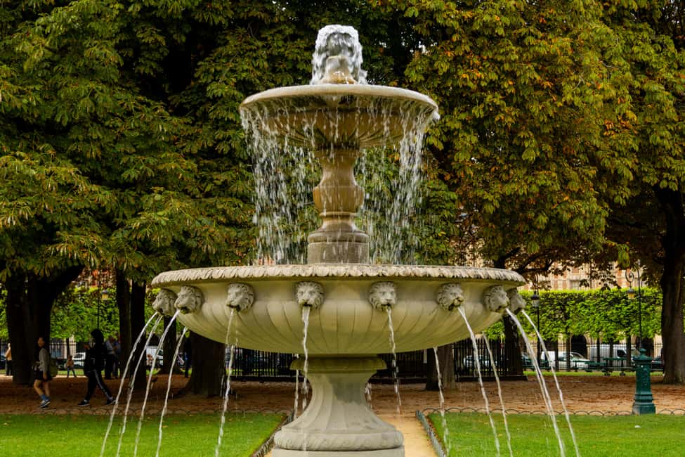 Paris: Marais without crowds. Guided Tour in a small group - Place des Vosges: A Square Built for Power and Pageantry