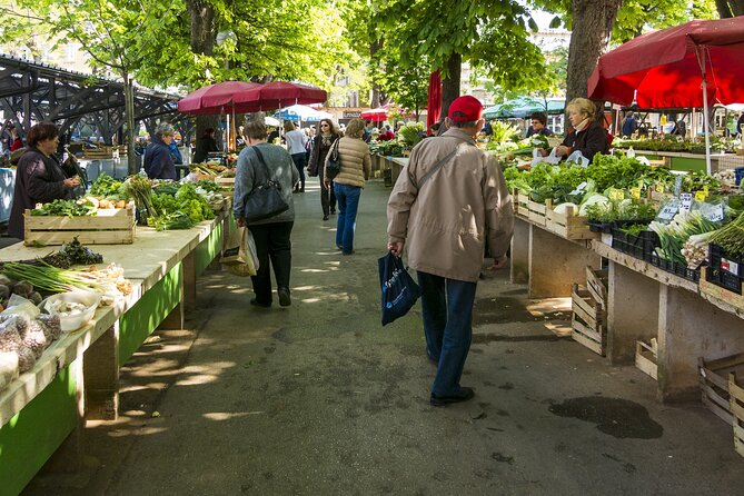 Paris Marché d’Aligre Walking Tour with Chocolate and Cheese Tasting - Cheese Tasting and Shared Lunch: What You Actually Get