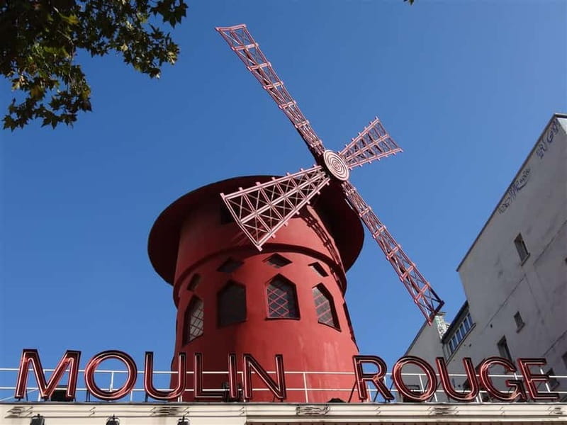 Paris Montmartre: 2-Hour City Tour in German - Key things you’ll notice on this Montmartre tour
