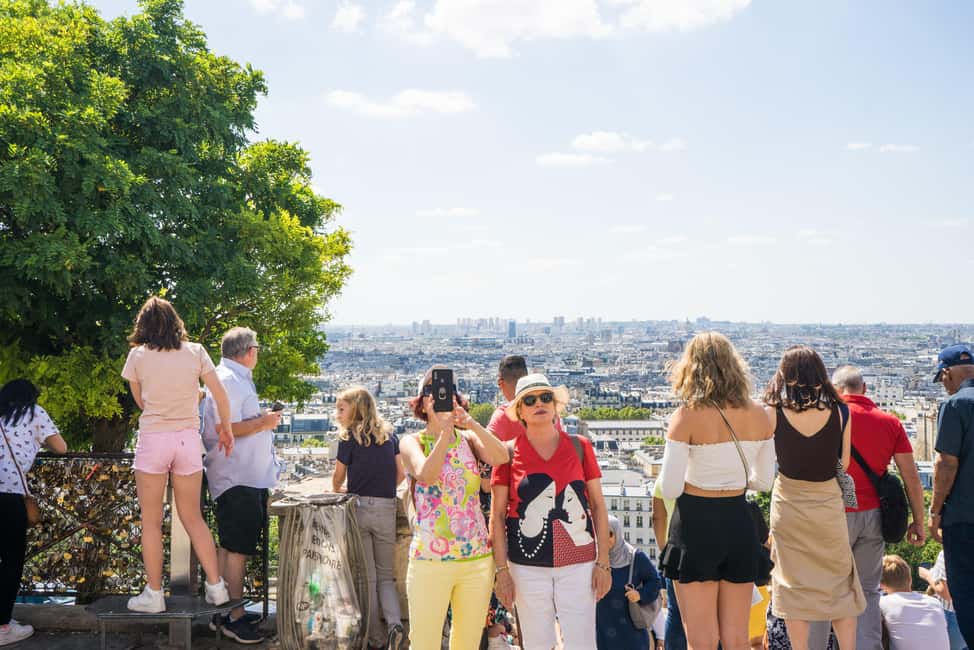 Paris Montmartre: 2-Hour City Tour in German - Lapin Agile: a quirky stop with real Montmartre character